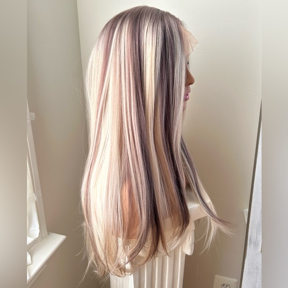 Long Blonde with Low Lights Lace Front Middle Part Synthetic Wig 28” New! - Picture 2 of 9